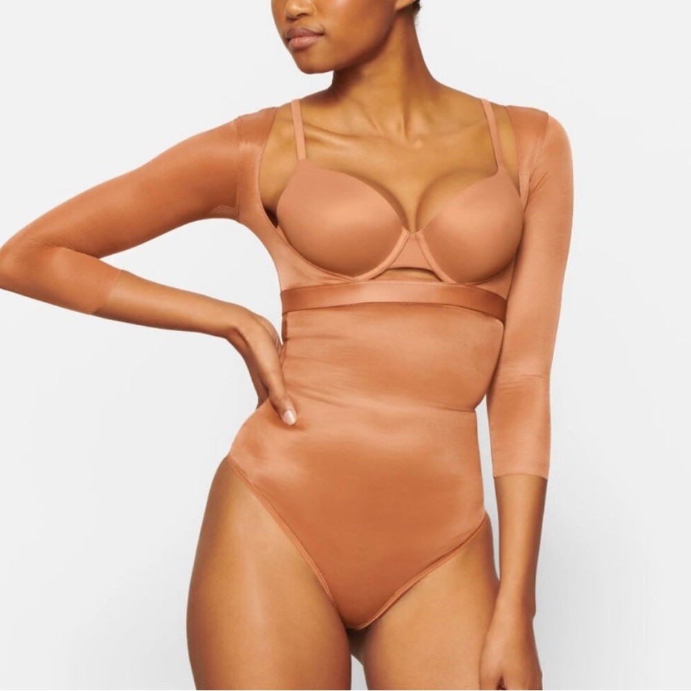 SKIMS Barely There Arm Shaper